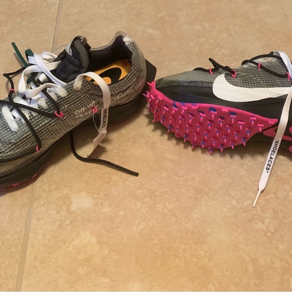 Nike laser fuschia viper running shoe - Picture 3 of 3